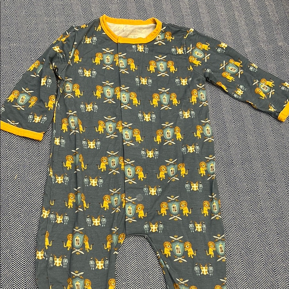 NWOT Magnetic Me Footed Pajamas